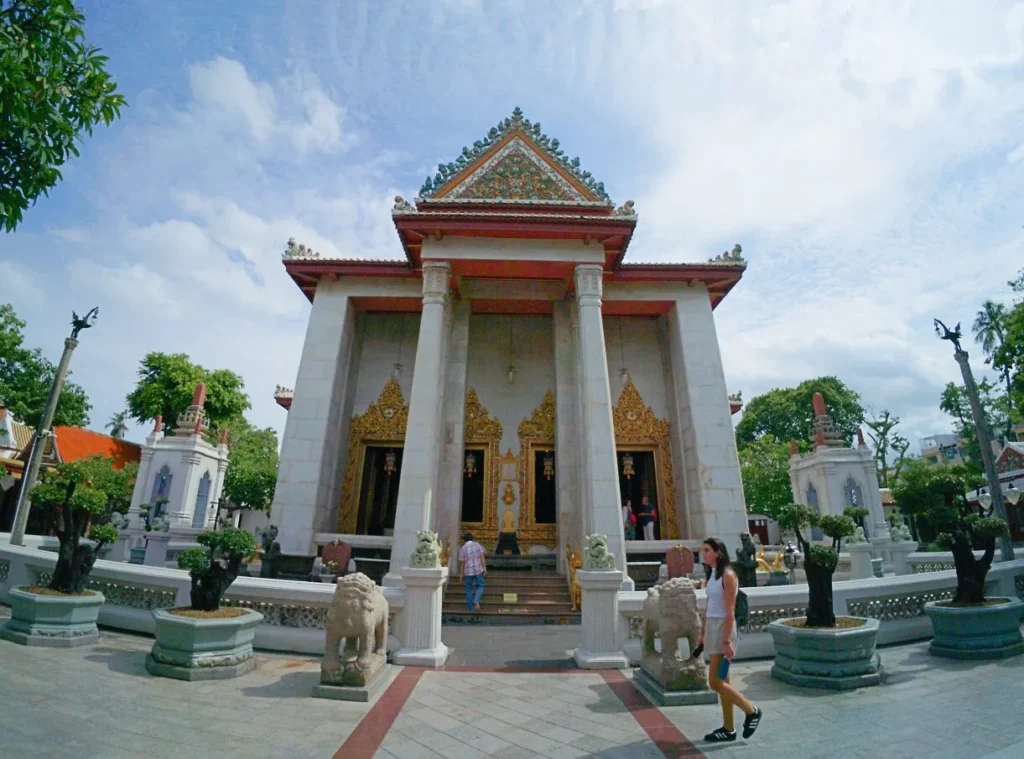 วัดบวรนิเวศราชวรวิหาร พระอุโบสถสถาปัตยกรรมไทยผสมตะวันตก